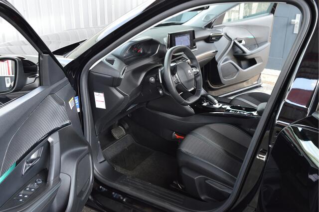 Peugeot 2008 1.2 PureTech Allure O.a: Haak, PDC, Clima, Carplay, Navi, Cruise, Etc. All-in Prijs!