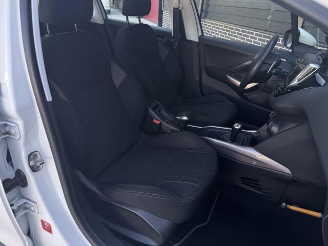 Peugeot 2008 1.2 PureTech Blue Lion Panoramadak, Trekhaak, NAP