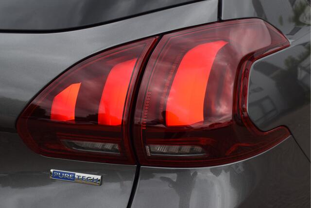 Peugeot 2008 1.2 PureTech Allure | Trekhaak | Camera | Panoramadak | Automaat