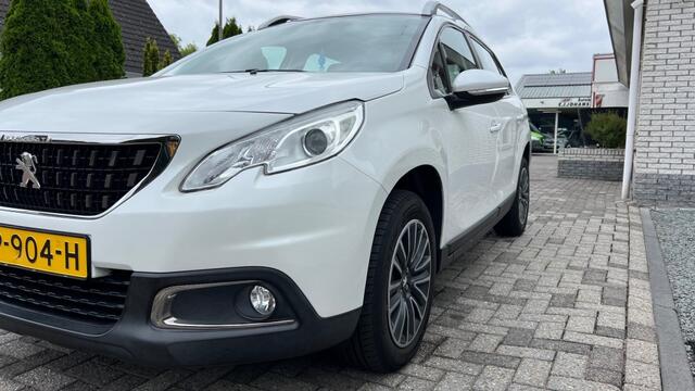 Peugeot 2008 1.2 Pure Tech Blue lion