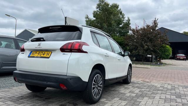 Peugeot 2008 1.2 Pure Tech Blue lion