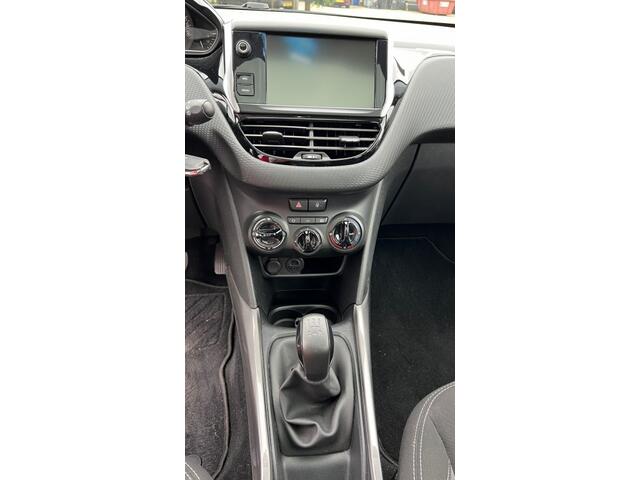 Peugeot 2008 1.2 Pure Tech Blue lion