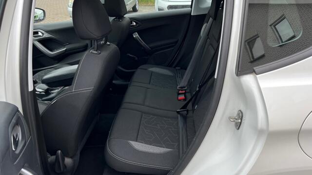 Peugeot 2008 1.2 Pure Tech Blue lion