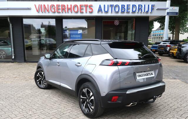 Peugeot 2008 130 Pk Benzine *** GT *** Navigatie * 1/2 Leder * Parkeer Camera * Climate & Cruise Control * L.M.Velgen * Start Button * DAB Radio * Apple Carplay / Android Auto * Spotify * Google Maps * Vingerhoets; Vierde Generatie Eersteklas Service !