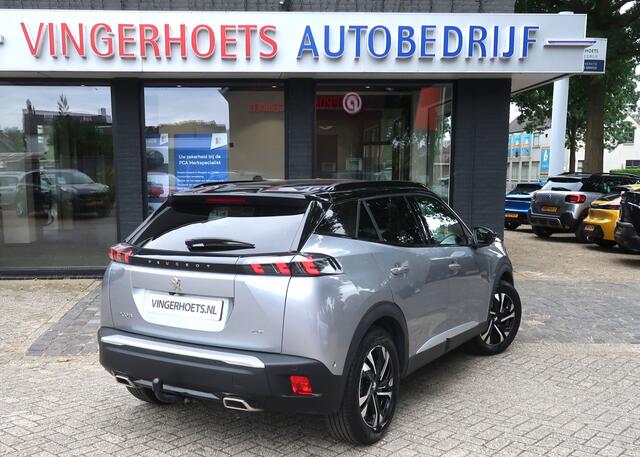 Peugeot 2008 130 Pk Benzine *** GT *** Navigatie * 1/2 Leder * Parkeer Camera * Climate & Cruise Control * L.M.Velgen * Start Button * DAB Radio * Apple Carplay / Android Auto * Spotify * Google Maps * Vingerhoets; Vierde Generatie Eersteklas Service !
