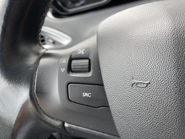 Peugeot 2008 1.2 Allure Panoramadak | Apple carplay | Trekhaak | Navi