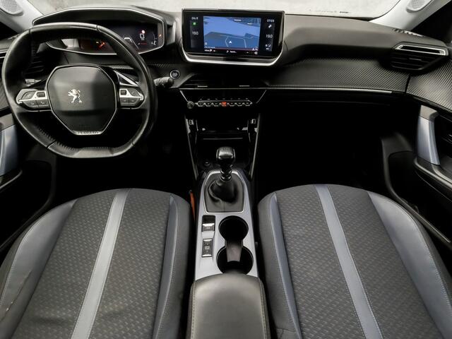 Peugeot 2008 1.2 PureTech GT-line (PANORAMADAK, VIRTUAL COCKPIT, APPLE CARPLAY, GROOT NAVI, CAMERA, TREKHAAK, LEDER, SPORTSTOELEN, GETINT GLAS, PARKEERSENSOREN, NIEUWSTAAT)