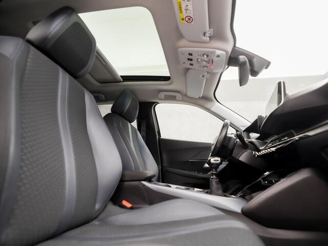 Peugeot 2008 1.2 PureTech GT-line (PANORAMADAK, VIRTUAL COCKPIT, APPLE CARPLAY, GROOT NAVI, CAMERA, TREKHAAK, LEDER, SPORTSTOELEN, GETINT GLAS, PARKEERSENSOREN, NIEUWSTAAT)