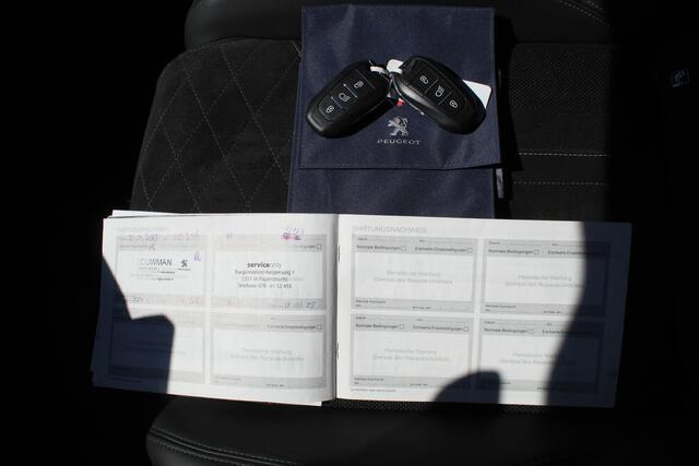 Peugeot 2008 1.2 PureTech GT *Automaat*Navigatie/3D virtual cockpit/Stoelverwarming/Adaptive cruise control/Achteruitrijcamera/Parkeersensoren rondom/Dodehoek detectie/Focal audio/Climate control/Apple carplay/DAB.