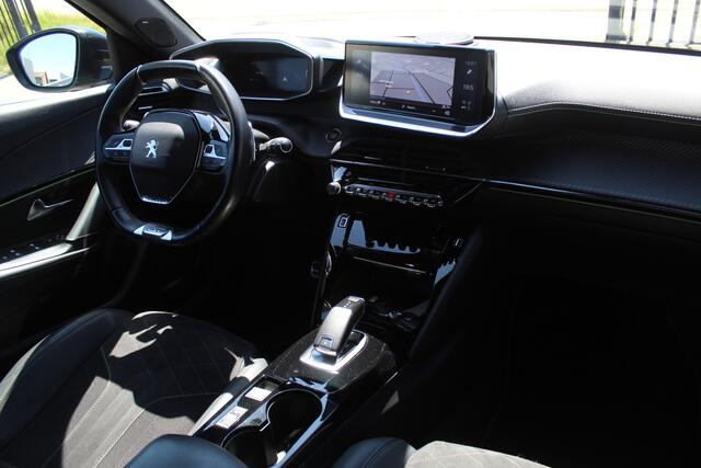 Peugeot 2008 1.2 PureTech GT *Automaat*Navigatie/3D virtual cockpit/Stoelverwarming/Adaptive cruise control/Achteruitrijcamera/Parkeersensoren rondom/Dodehoek detectie/Focal audio/Climate control/Apple carplay/DAB.