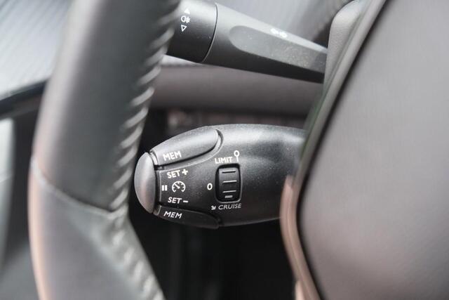 Peugeot 2008 1.2 PureTech 130pk Allure | App Connect | Climate | Cruise | Stoelverwarming | PDC