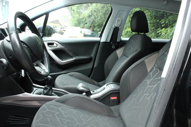 Peugeot 2008 1.2 PureTech Blue Lion d.riem is vervangen! airco cruise trekhaak enz.