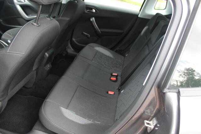 Peugeot 2008 1.2 PureTech Blue Lion Airco Navi Carplay Topstaat