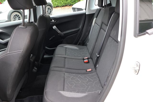 Peugeot 2008 1.2 PureTech Blue Lion