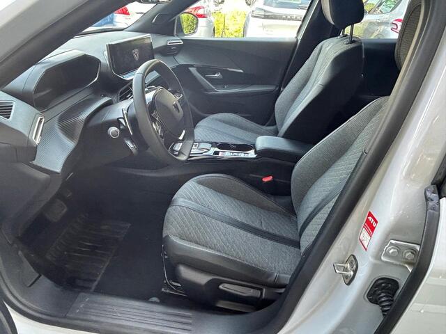 Peugeot 2008 1.2 PureTech 130 Allure | Stoelverwarming | Navigatie | Climate & Cruise Control | Achteruitrijd Camera |