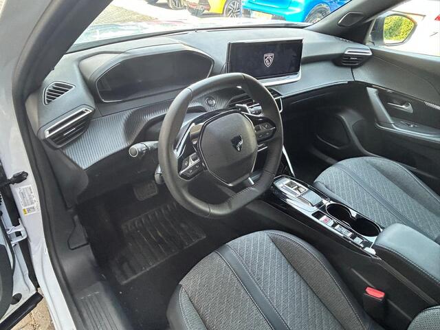 Peugeot 2008 1.2 PureTech 130 Allure | Stoelverwarming | Climate & Cruise Control | Navigatie | Achteruitrijd Camera |