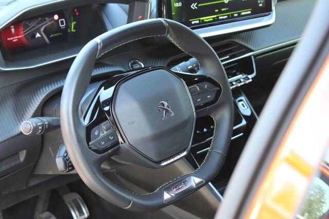 Peugeot 2008 1.2 PureTech GT 130PK Achteruitrijcamera, Navigatie, Cruise Control, Parkeersensoren