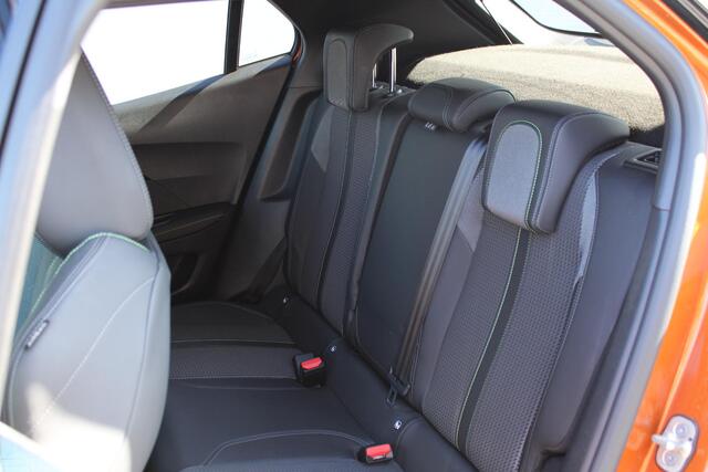 Peugeot 2008 1.2 PureTech GT 130PK Achteruitrijcamera, Navigatie, Cruise Control, Parkeersensoren
