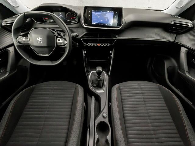 Peugeot 2008 1.2 PureTech Sport (APPLE CARPLAY, GROOT NAVI, CLIMATE, PARKEERSENSOREN, TREKHAAK, SPORTSTOELEN, LANE ASSIST, DAB+, CRUISE, NIEUWE APK, NIEUWSTAAT)