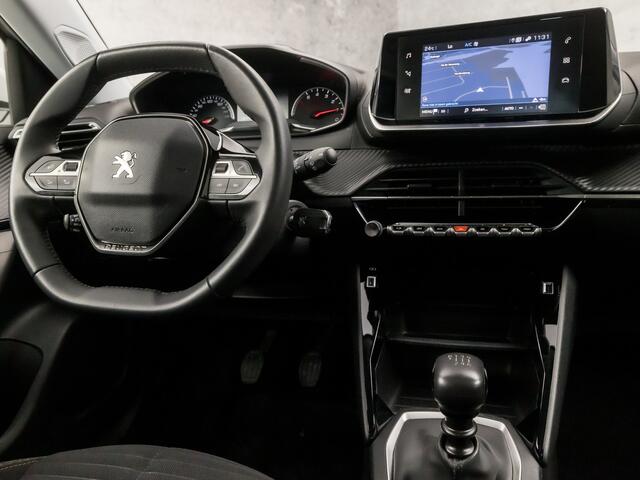 Peugeot 2008 1.2 PureTech Sport (APPLE CARPLAY, GROOT NAVI, CLIMATE, PARKEERSENSOREN, TREKHAAK, SPORTSTOELEN, LANE ASSIST, DAB+, CRUISE, NIEUWE APK, NIEUWSTAAT)