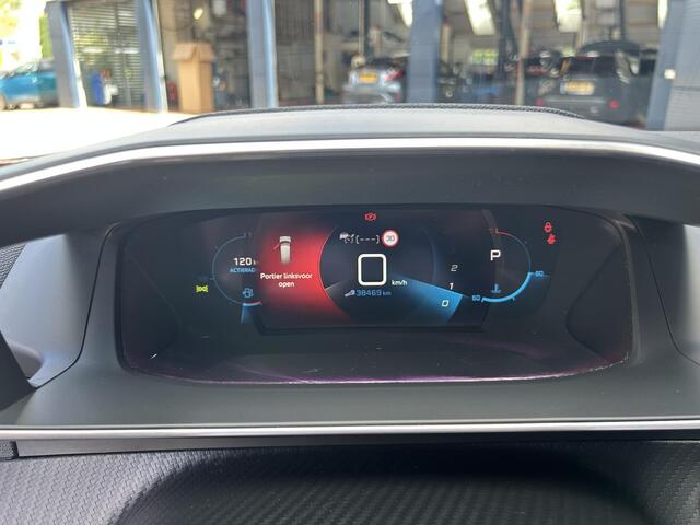 Peugeot 2008 1.2 Turbo 130 PK GT Automaat | Zeer Complete uitvoering | Panorama dak | Trekhaak 1200KG | LED Verlichting | Navigatie | Digitaal dashboard | Camera | Parkeer sensoren | Stoelverwarming