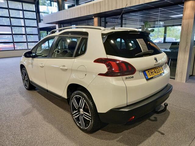 Peugeot 2008 1.2 PureTech Blue Lion Panorama | Navigatie | Trekhaak | CarPlay/Android