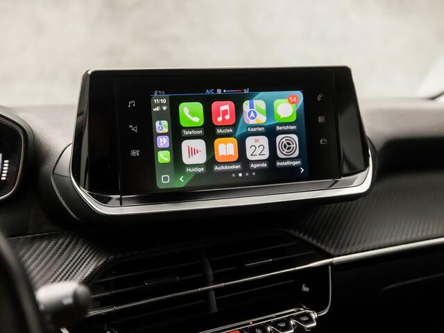 Peugeot 2008 1.2 PureTech Sport (APPLE CARPLAY, GROOT NAVI, STOELVERWARMING, PARKEERSENSOREN, SPORTSTOELEN, LED KOPLAMPEN, CRUISE, LM VELGEN, NIEUWSTAAT)