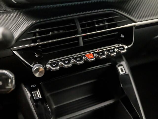 Peugeot 2008 1.2 PureTech Sport (APPLE CARPLAY, GROOT NAVI, STOELVERWARMING, PARKEERSENSOREN, SPORTSTOELEN, LED KOPLAMPEN, CRUISE, LM VELGEN, NIEUWSTAAT)