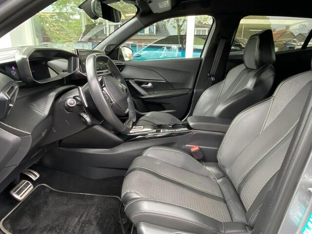 Peugeot 2008 1.2T Automaat 130pk GT | Achteruitrijcamera | Keyless Entry | Navigatie | LED koplampen | Two Tone | Sport interieur