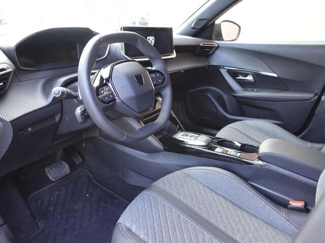 Peugeot 2008 1.2 PureTech 130pk Automaat Allure Navigatie Apple Carplay/Android Auto 360 camera Parkeersensoren Blind Spot Assist Adaptive Cruise Control Stoelverwarming Getinte ramen Climate Control