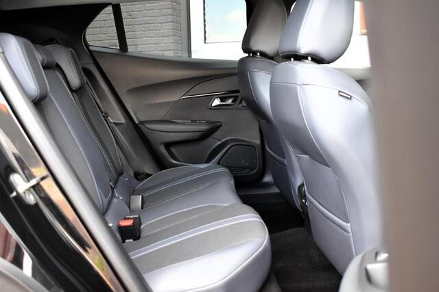 Peugeot 2008 1.2 PureTech 130PK Allure Pack | Carplay | Trekhaak | Adapt. Cruise. | Incl garantie