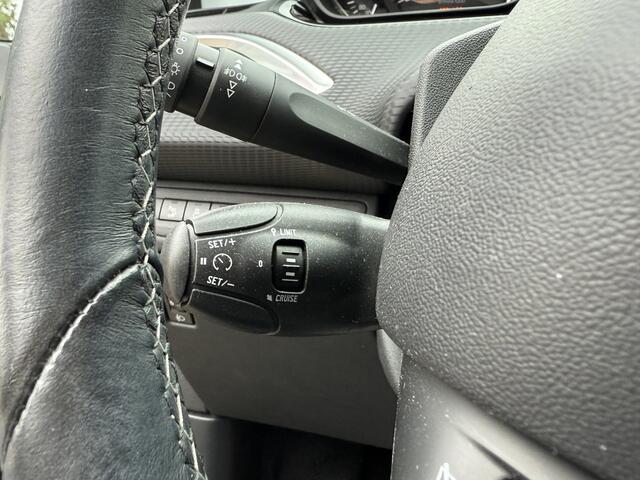 Peugeot 2008 1.2 PureTech Allure!! | Clima | Cruise | Ndl auto | Lage km stand | Distributieriem recent vervangen | RIJKLAARPRIJS INCL 12 MAANDEN GARANTIE EN BEURT