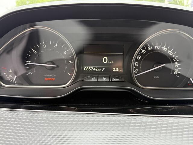 Peugeot 2008 1.2 PureTech Allure!! | Clima | Cruise | Ndl auto | Lage km stand | Distributieriem recent vervangen | RIJKLAARPRIJS INCL 12 MAANDEN GARANTIE EN BEURT
