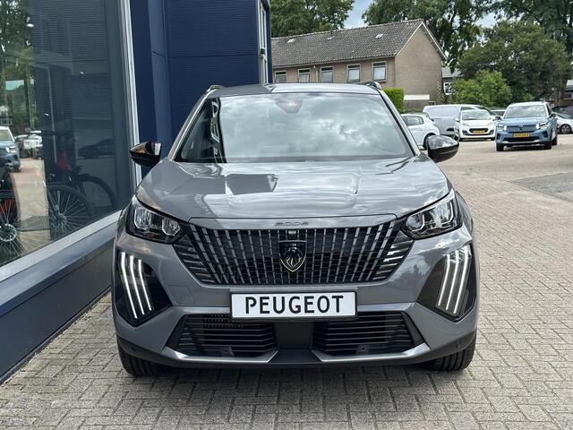Peugeot 2008 1.2 Hybrid 145 PK Allure | Automaat | 2025 Auto | Navigatie via Telefoon | Grip Control met All Season Banden | Adaptieve Cruise Control | 360 Graden Camera | Parkeersensoren V+A | Hoge Zitpositie | Hybride Elektrisch rijden met Automaat | Climate Control