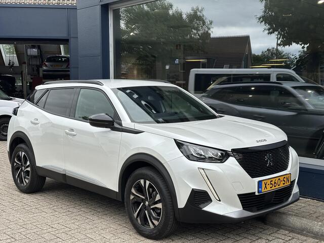 Peugeot 2008 1.2 Turbo 130 PK Allure | Automaat | Trekhaak 1200 KG | Navigatie | Slechts 22.200 KM | Parkeer Sensoren | Apple Carplay | Lichtmetalen Velgen | LED Verlichting | Cruise control | Climate control | DAB+ Radio |
