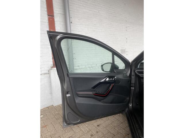Peugeot 2008 1.2 PureTech GT-line |Goed onderhouden!|CarPlay!|Camera!|Trekhaak!|