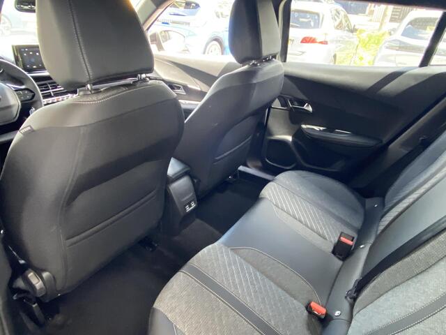Peugeot 2008 1.2T 100pk Allure | Full LED | Apple Carplay/Android Auto | Climate Control | Parkeersensoren achter | 17'' LM Velgen