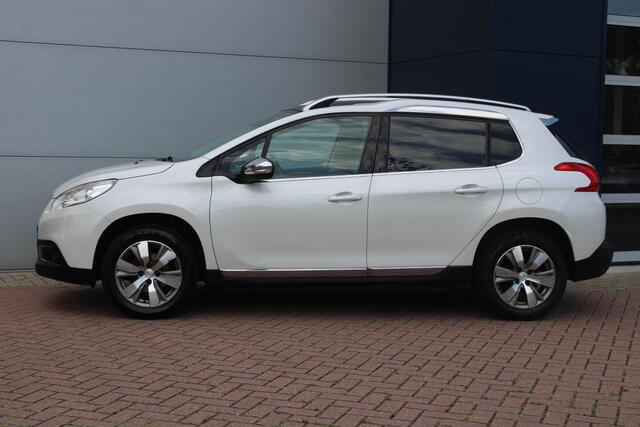 Peugeot 2008 1.2 PureTech Allure PANORAMADAK - TREKHAAK - NAVIGATIE