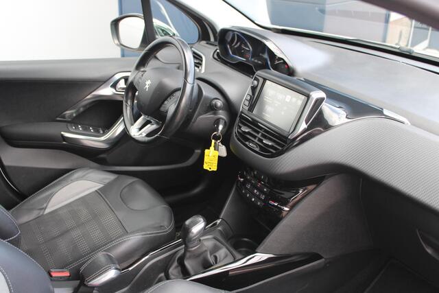 Peugeot 2008 1.2 PureTech Allure PANORAMADAK - TREKHAAK - NAVIGATIE