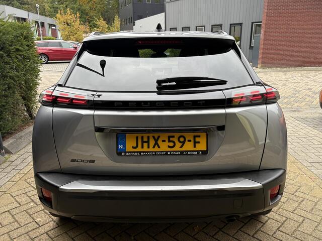 Peugeot 2008 1.2 PureTech 100 Allure Camera, LED, Halfleder, Navigatie