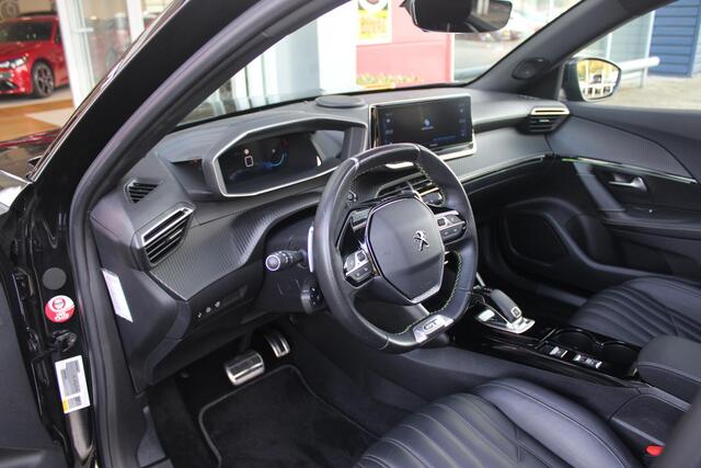 Peugeot 2008 1.2 155PK GT AUTOMAAT | PANORAMA SCHUIF / KANTELDAK | VOL LEDER | ELEKTRISCHE STOELVERSTELLING | MASAGE STOELEN | FOCAL PREMIUM HIFI | STOELVERWARMING | 18" LICHTMETALENVELGEN | DODEHOEK DETECTIE | KEYLESS ENTRY | CAMERA VOOR / ACHTER | ADAPTIVE CRUISE CO