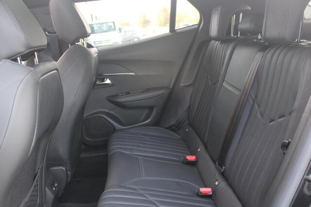 Peugeot 2008 1.2 155PK GT AUTOMAAT | PANORAMA SCHUIF / KANTELDAK | VOL LEDER | ELEKTRISCHE STOELVERSTELLING | MASAGE STOELEN | FOCAL PREMIUM HIFI | STOELVERWARMING | 18" LICHTMETALENVELGEN | DODEHOEK DETECTIE | KEYLESS ENTRY | CAMERA VOOR / ACHTER | ADAPTIVE CRUISE CO