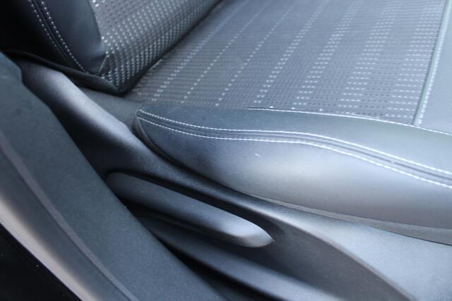 Peugeot 2008 1.2 PureTech 110pk Allure Airco Navi Carplay Panoramadak 49.193km