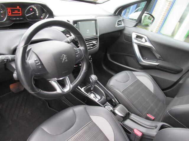 Peugeot 2008 1.2 Allure, Automaat / Trekhaak / Camera / Apple Carplay + Android Auto / Climate control / 17' LMV