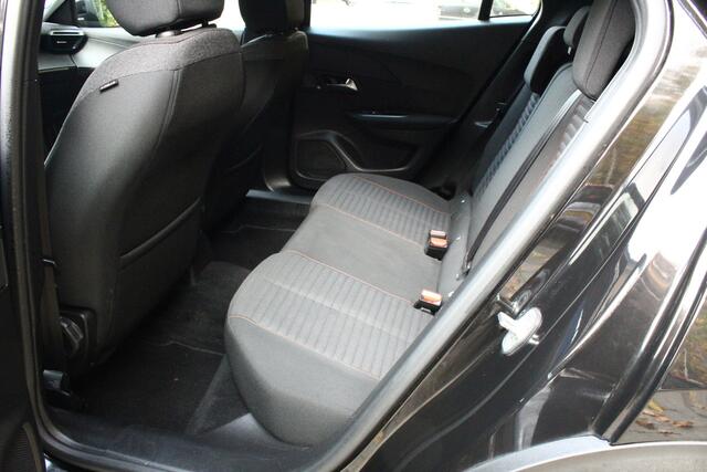 Peugeot 2008 1.2 PureTech Active navgatie D.riem is vervangen!! Plaat van een auto!!