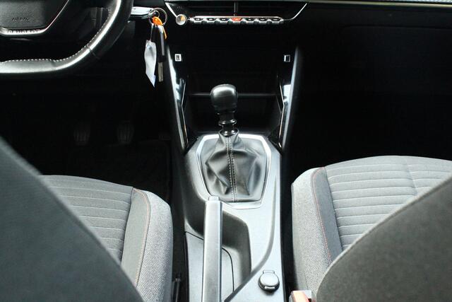 Peugeot 2008 1.2 PureTech Active navgatie D.riem is vervangen!! Plaat van een auto!!