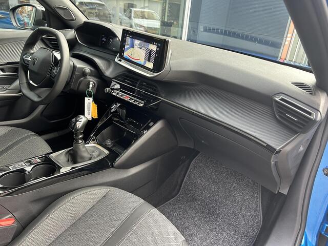 Peugeot 2008 1.2 Turbo 100PK Allure | Navigatie | All Season banden | 360 Graden Camera | Dode Hoek Detectie | Stoelverwarming | Climate Control | LED Verlichting | Cruise Control | 17" Lichtmetalen Velgen | Hoge Zitpositie | Half Lederen Bekleding |