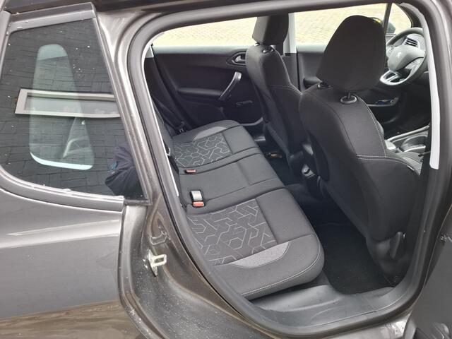 Peugeot 2008 1.2 PureT. Blue Lion