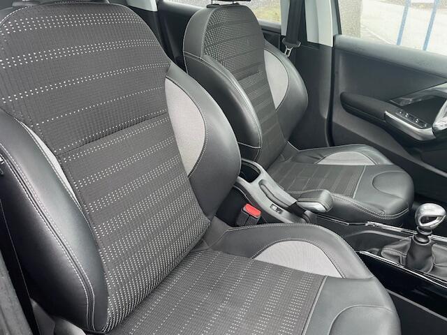 Peugeot 2008 1.2 PureTech Allure 149.000km Airco/ECC,Navigatie,Panoramadak