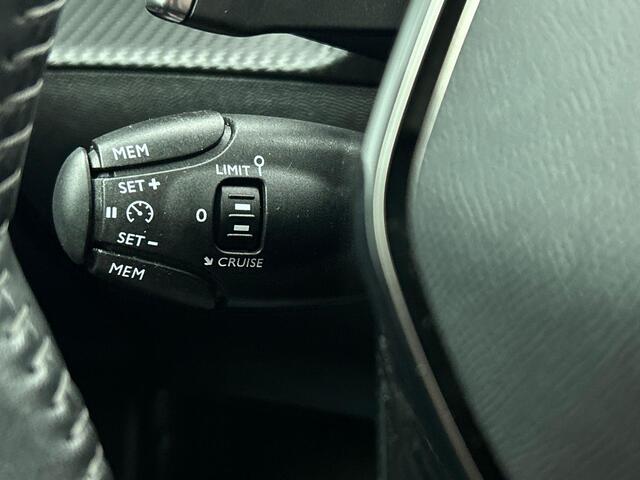 Peugeot 2008 1.2 PureTech 130pk Automaat Allure | Navigatie | Climate Control | Cruise Control | PDC V+A | Camera | Full LED | 17" LM Velgen | Stoelverwarming